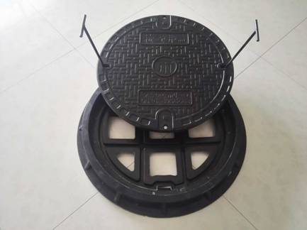 旋(xuan)扣式防(fang)墜井蓋(gai)